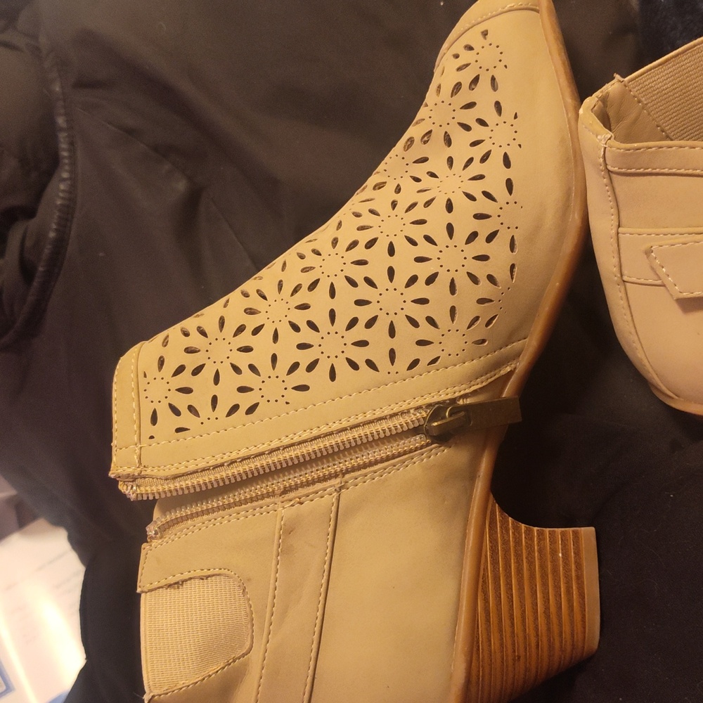 Woman's Shoes